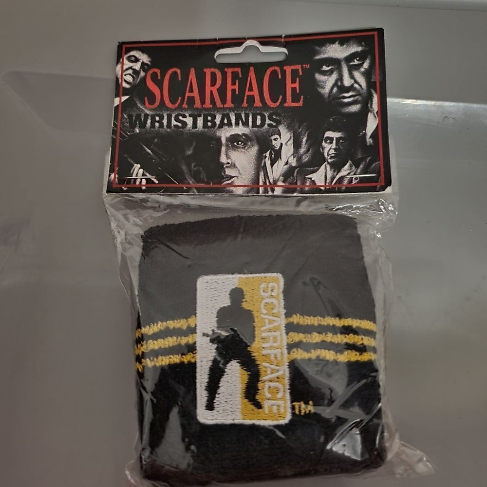 Mens Scarface Movie Comes with 2 Wrist Sweat Band .Vintage 2003 Yellow/Black NWT